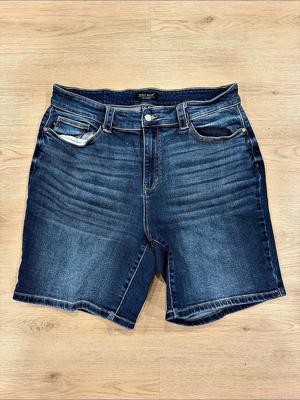 Judy Blue Jean Shorts in Blue Size 2XL Like New